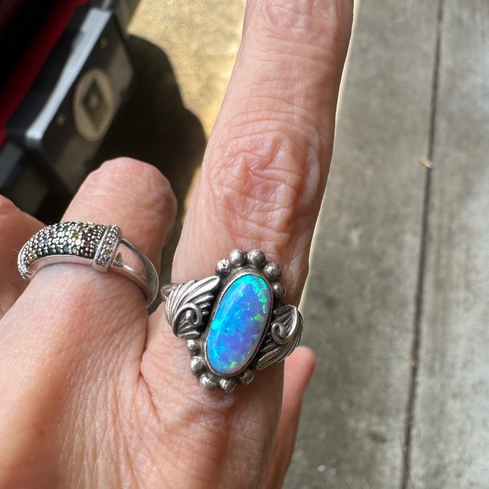 Blue opal ring 7-8 - Picture 4 of 6